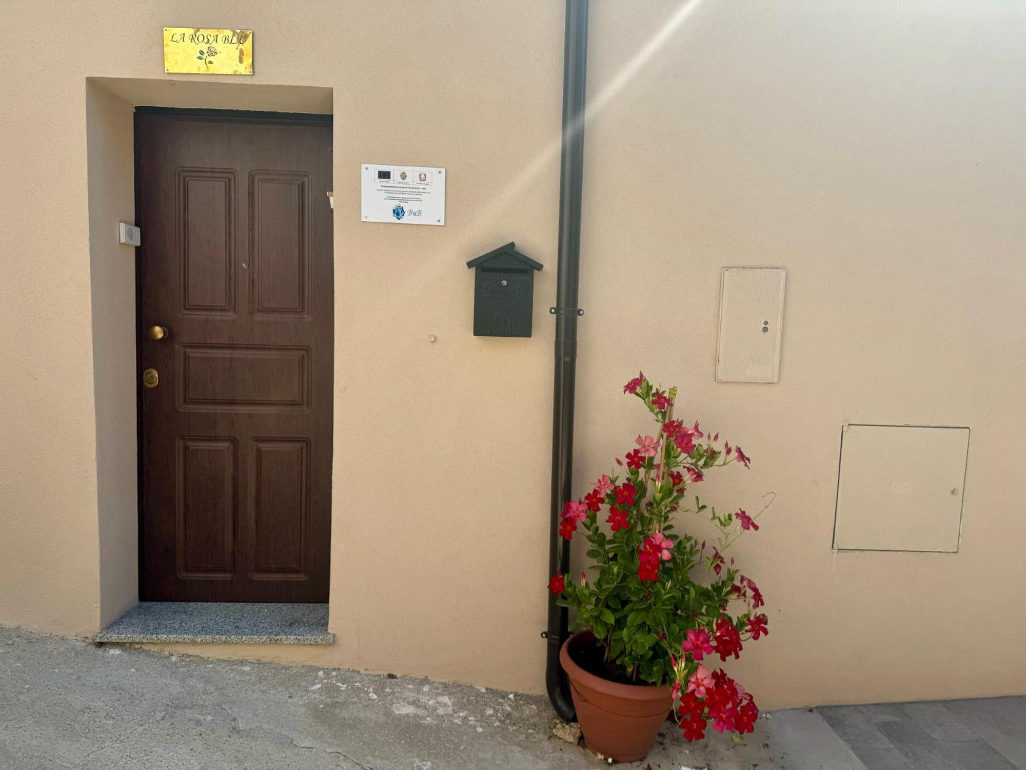 La Rosa Blu Bed and Breakfast Gerace Buitenkant foto